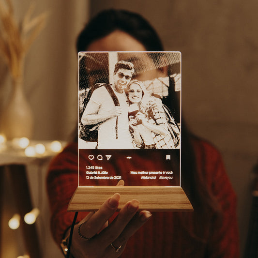 Luminária Instagram - Personalizada com Foto, Nomes, Frase, Data e Hashtags