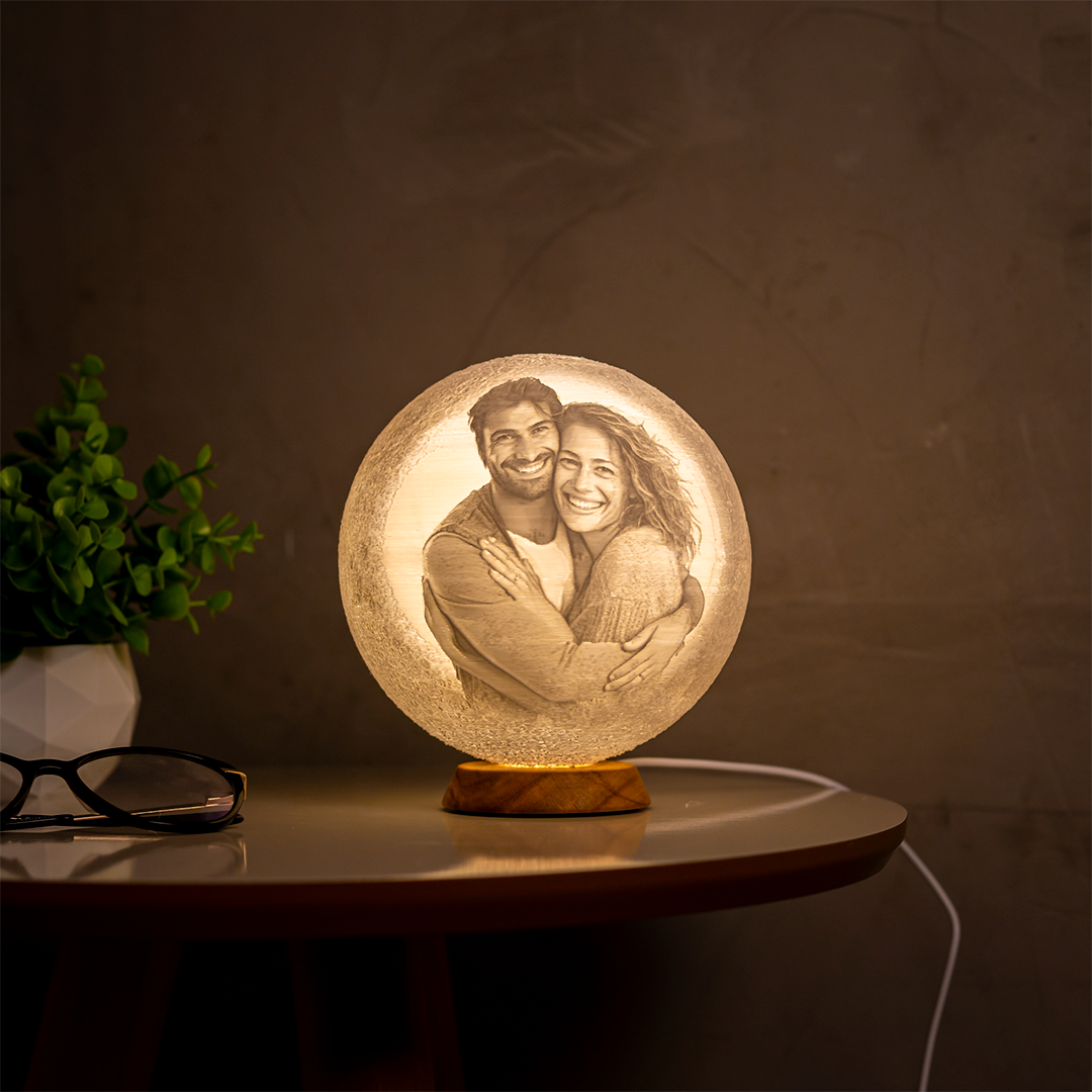 Lua 3D Personalizada Com Foto e Frase - Luminária Presente Romântico Casal Namorados 15cm Branco Quente Decoração