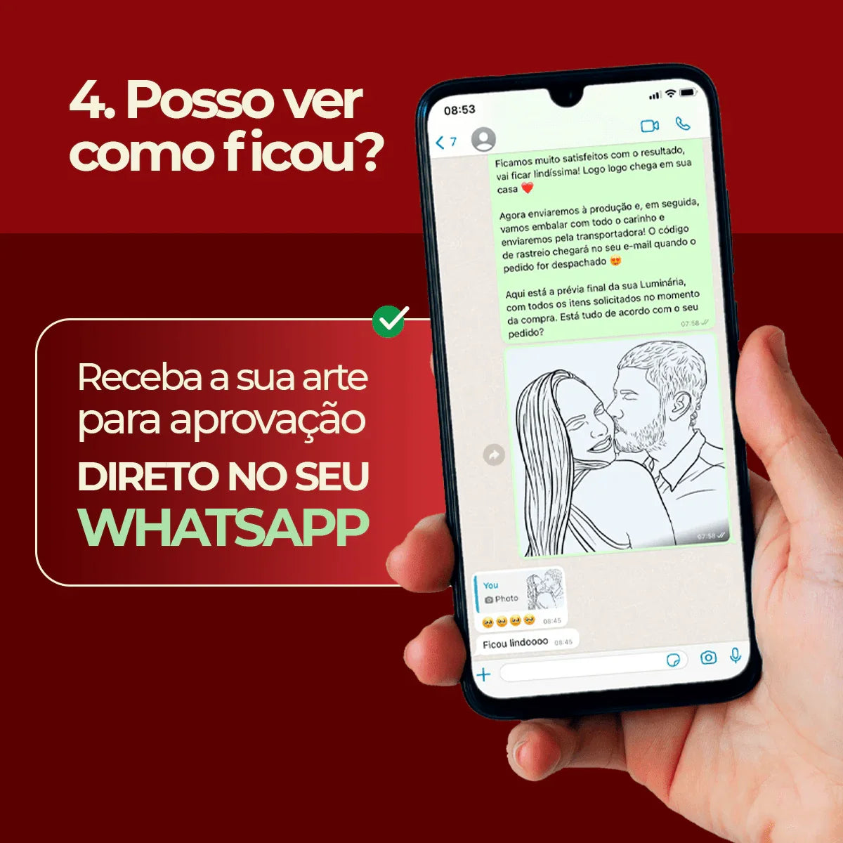 Pessoa segurando celular com arte de retrato digital enviada por WhatsApp para aprovação