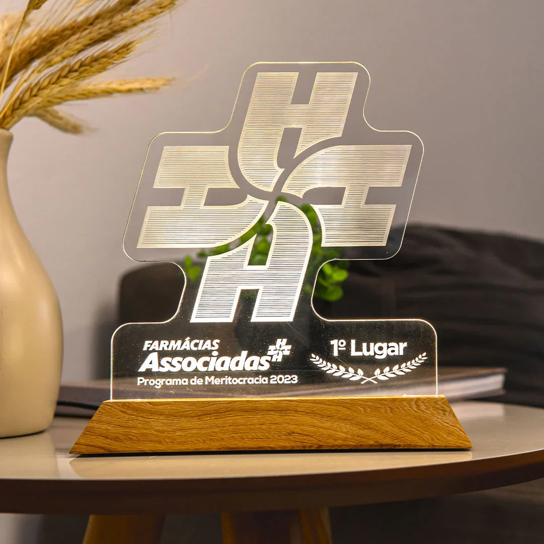 Troféu Acrílico Iluminado LED à Pilha Personalizado - Presente Homenagem Eventos Premiação Colaboradores