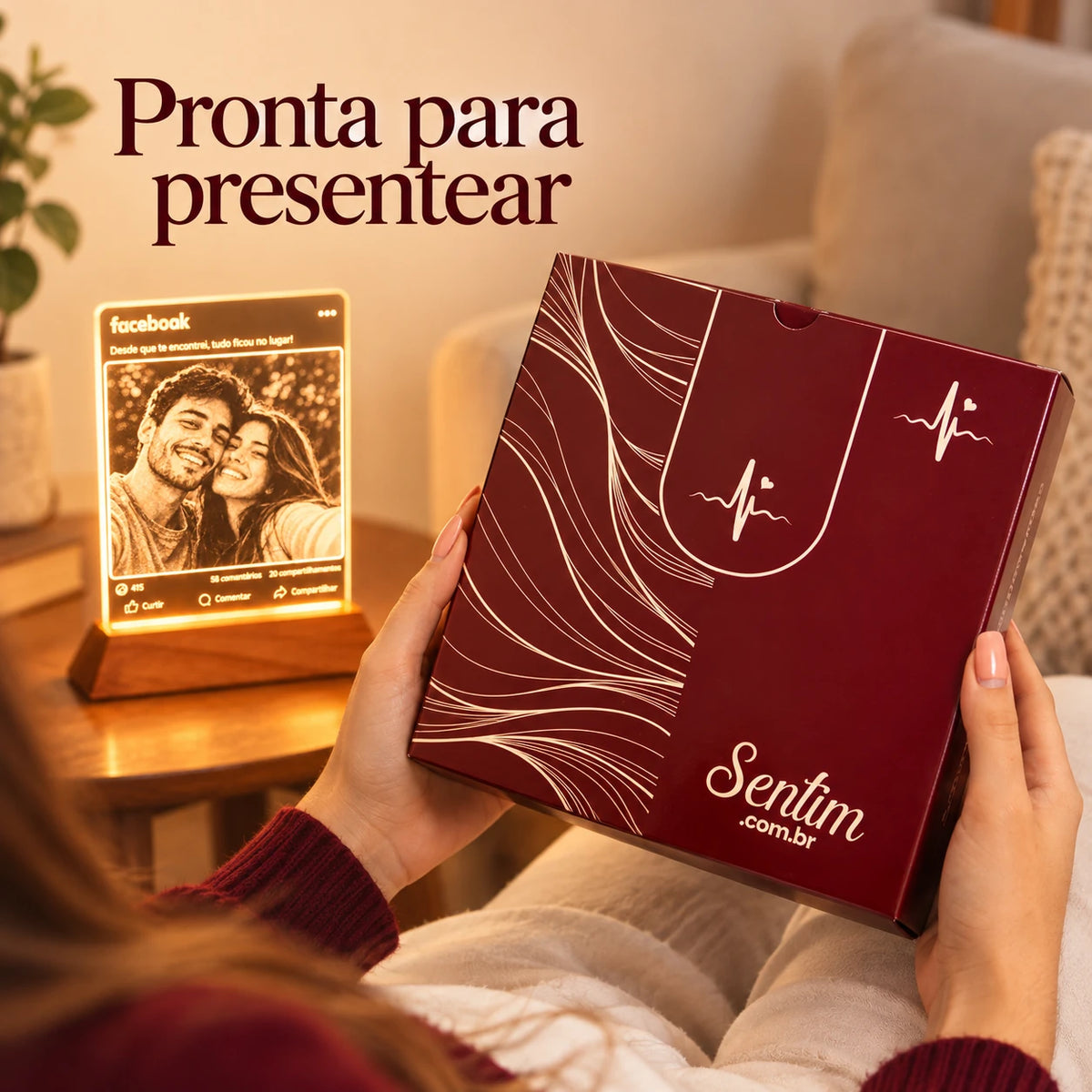 Caixa de presente bordô da Sentim para a Luminária Facebook