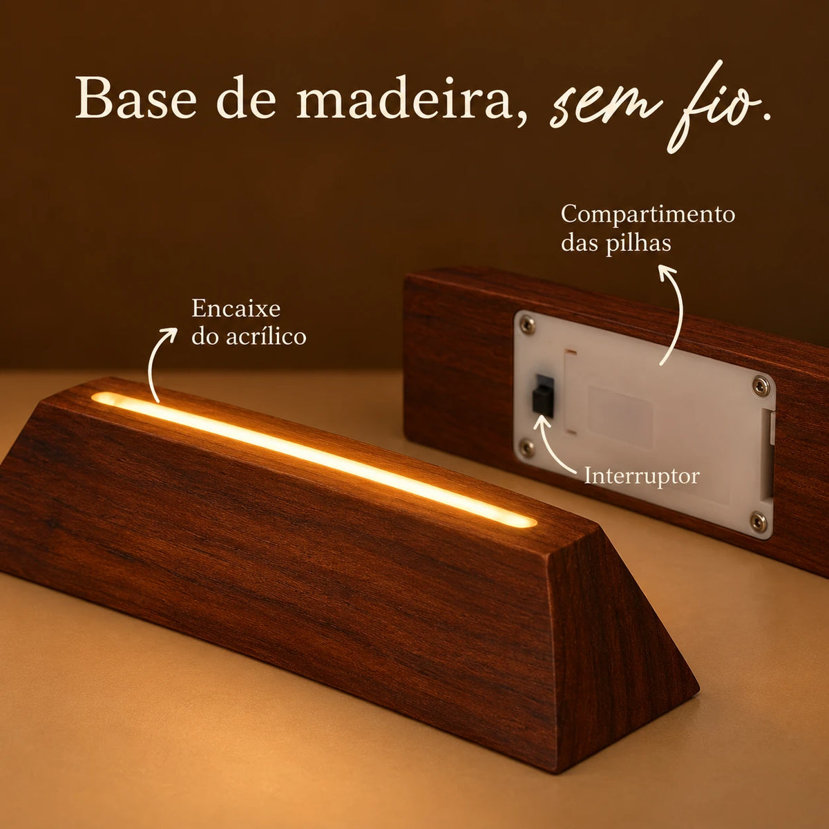 Base de madeira escura sem fio com compartimento de pilhas e interruptor