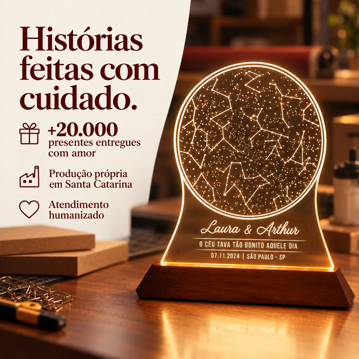 Luminária Mapa do Céu ao lado de informações da Sentim sobre presentes entregues, produção própria e atendimento.
