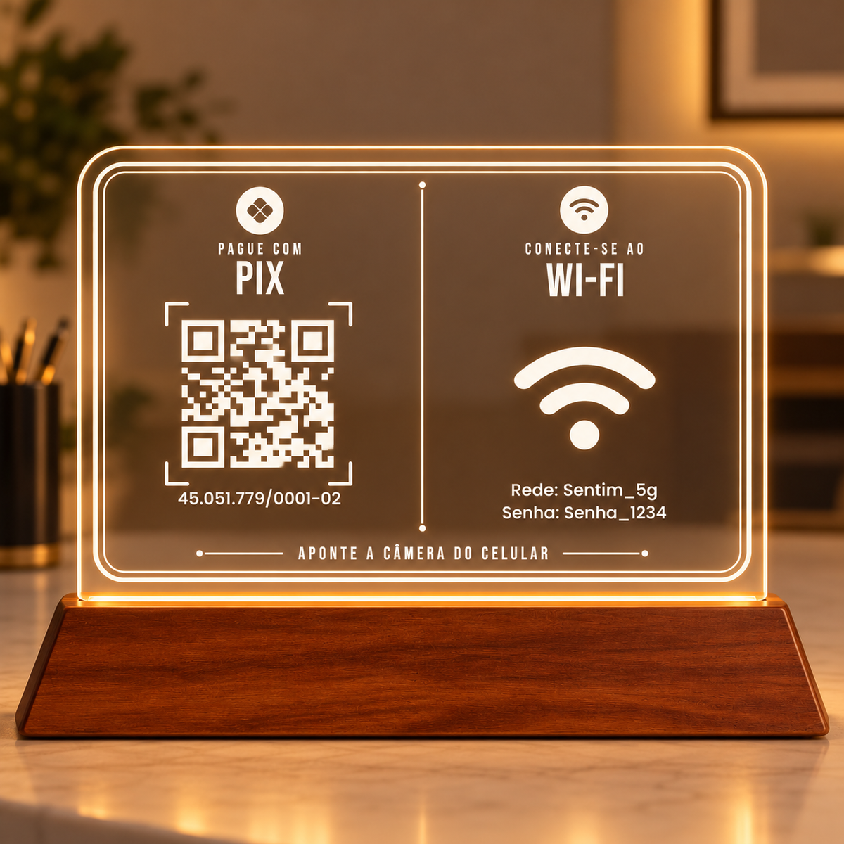 Placa de acrílico horizontal com LED e base de madeira, com o QR Code do Pix e o símbolo de Wi-Fi com rede e senha