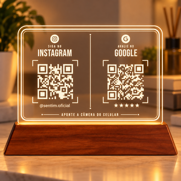 Placa de acrílico horizontal com LED e base de madeira, com dois QR Codes: Siga no Instagram e Avalie no Google