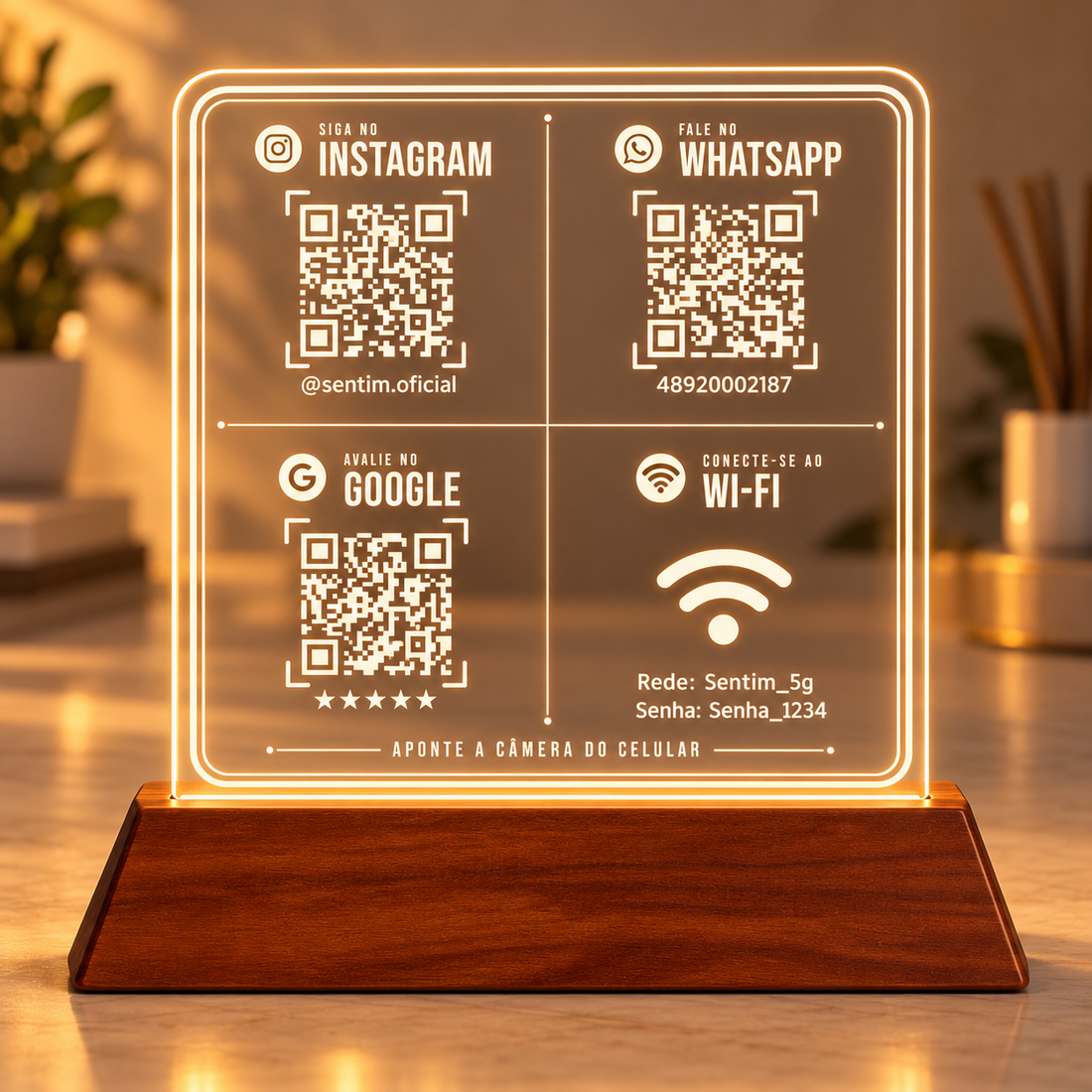 Placa de acrílico quadrada com LED e base de madeira, com três QR Codes (Instagram, WhatsApp, Google) e símbolo de Wi-Fi com rede e senha