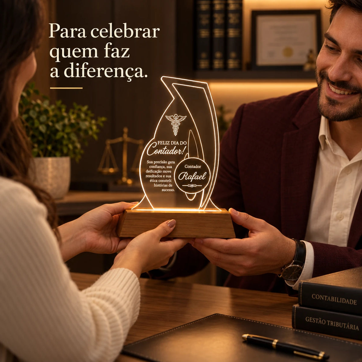 Troféu Luminária Contador apresentado como presente